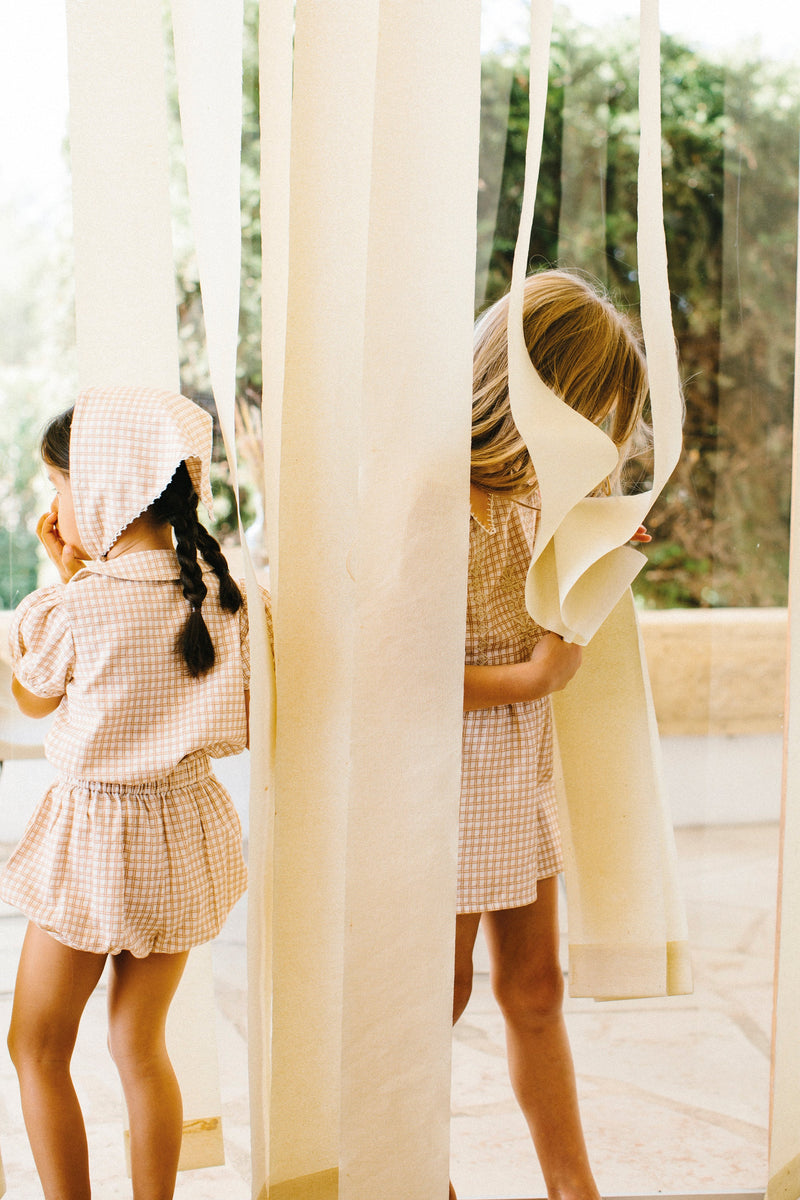 Conjunto picnic check Dolores Apolina - SS20 Apolina Collection se puede encontrar en amaetc.com, concept store ecológico para niños