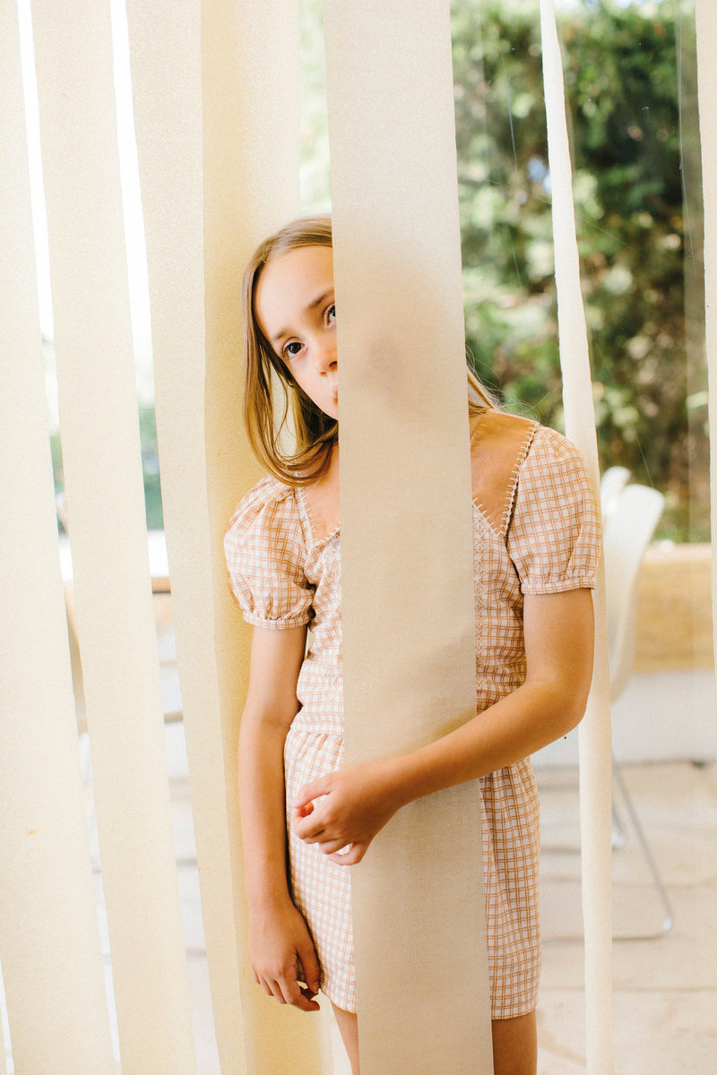 Conjunto picnic check Dolores Apolina - SS20 Apolina Collection se puede encontrar en amaetc.com, concept store ecológico para niños