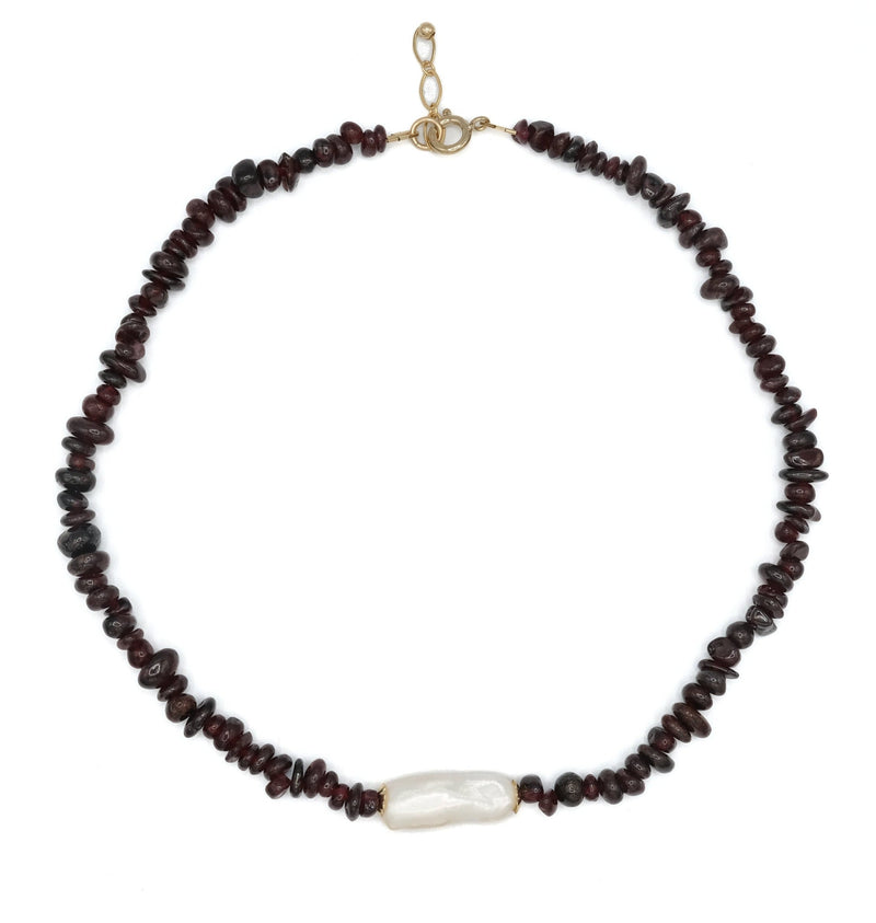 Le Collier Grenat
