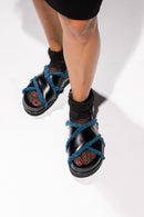 Sandalias Cruzadas Peludas Negro - Lachoix