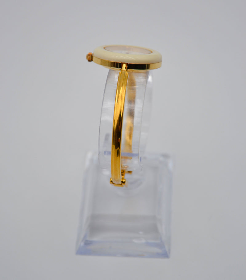Bezel Women's Beige Quartz Watch
