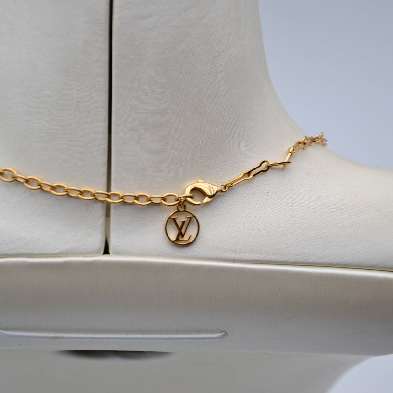 Collar Louis Vuitton siempre joven