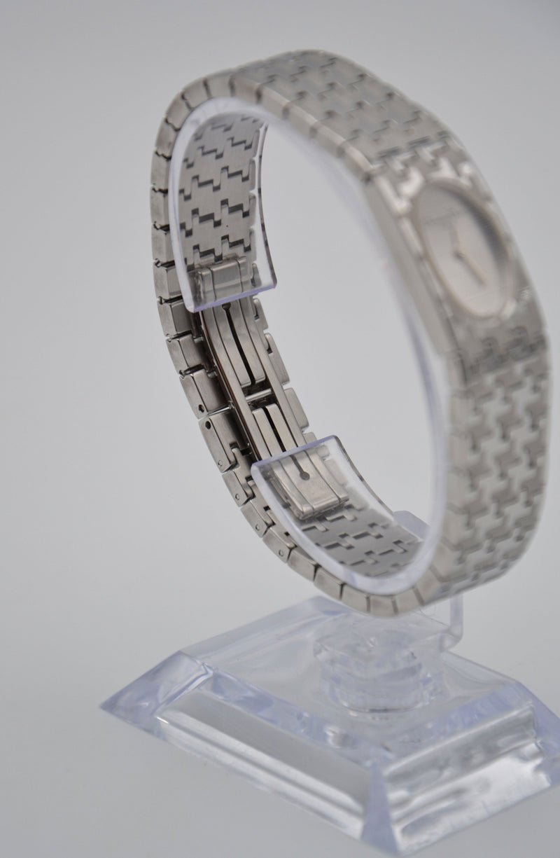Reloj vintage de cuarzo de acero D70-100
