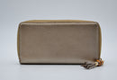 Cartera con cremallera de bambú de cuero granulado dorado Gucci