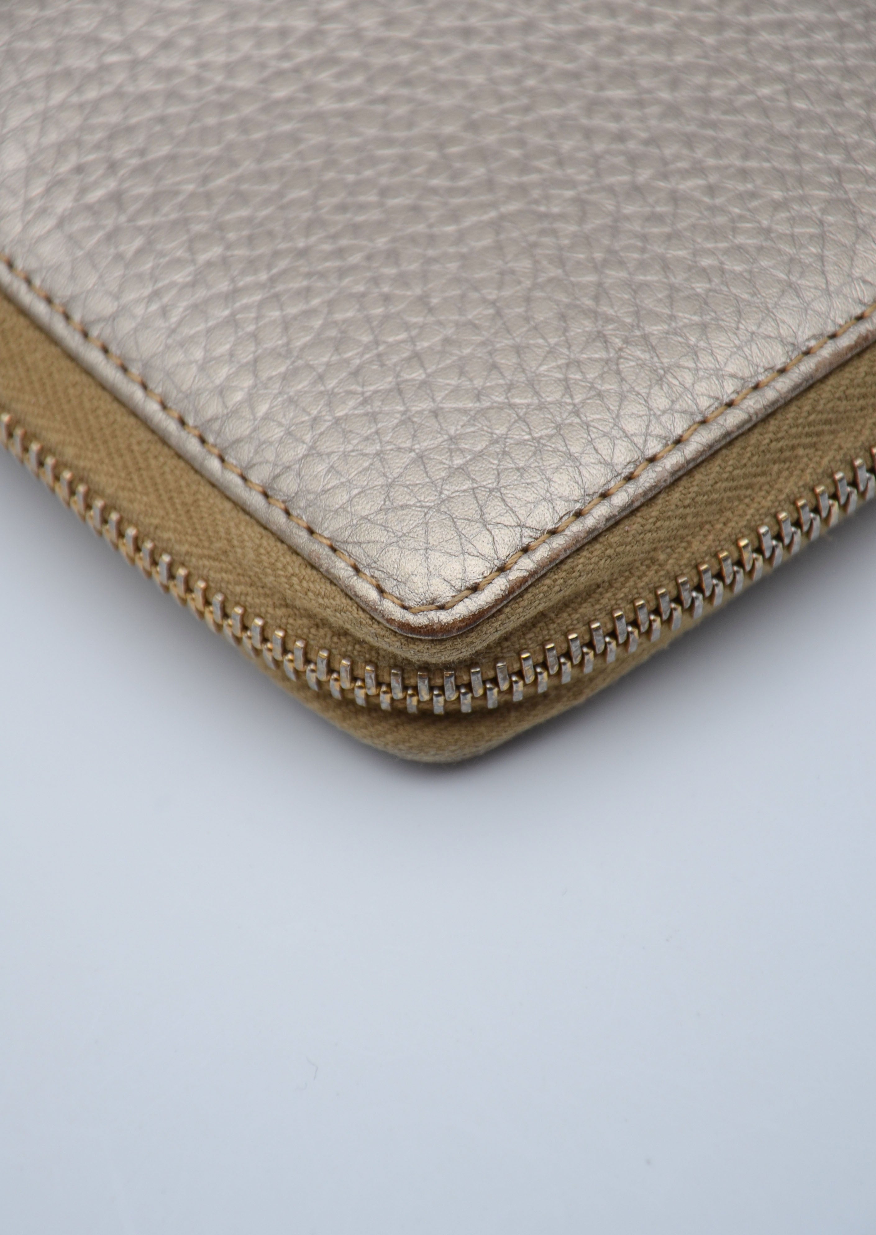 Gucci Gold Grained Leather Bamboo Zippy Wallet