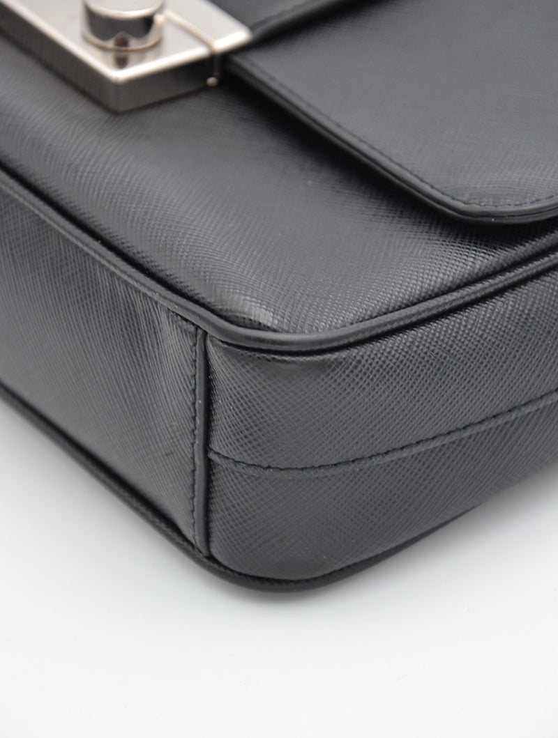 Bolso Prada En Cuero Saffiano Negro