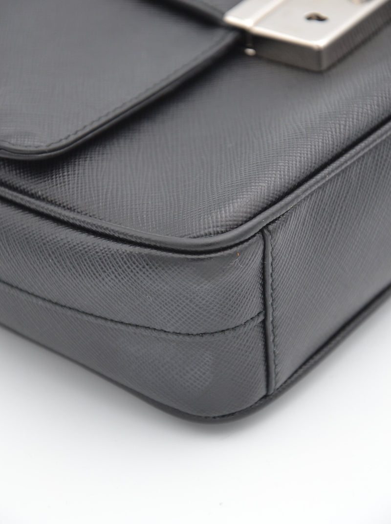 Bolso Prada En Cuero Saffiano Negro