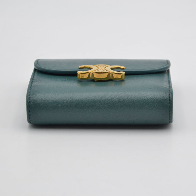 Céline Cartera pequeña con solapa Triomphe