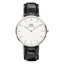 Reloj clásico de lectura blanco.