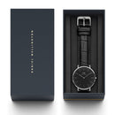 Reloj negro de lectura clásico