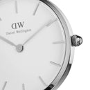 Reloj pequeño de lectura blanco