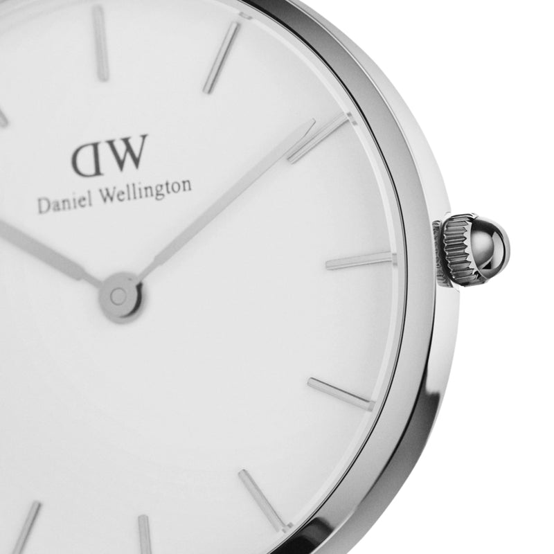 Reloj pequeño de lectura blanco
