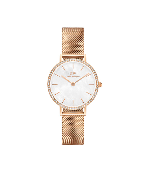 Reloj pequeño en oro rosa con fregona blanca y malla con bisel pequeño