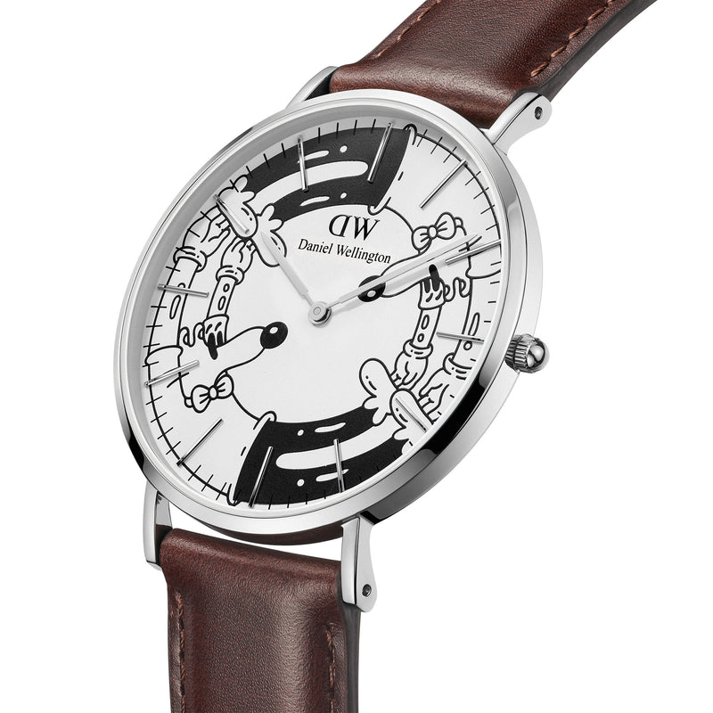 Reloj clásico plateado de Steven Harrington