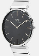 Reloj clásico de plata con ónix y enlace de piano