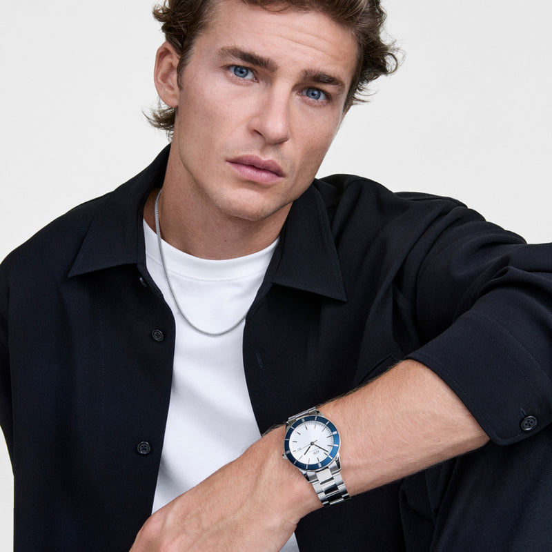 Reloj icónico Paradigma Link blanco con bisel azul rayos de sol y plateado