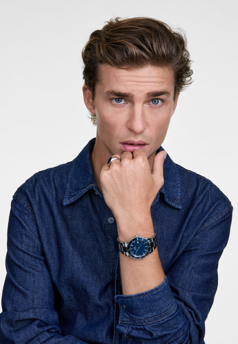 Reloj plateado con bisel azul y esmalte azul icónico Paradigma Link
