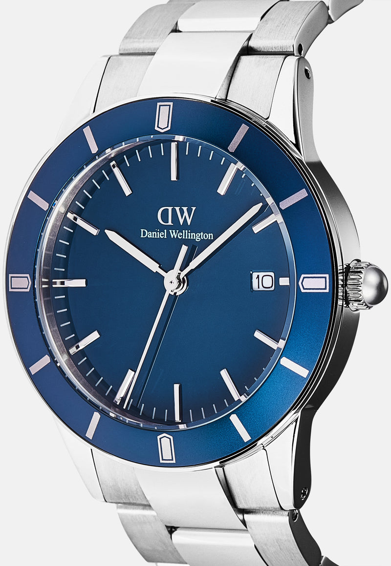 Reloj plateado con bisel azul y esmalte azul icónico Paradigma Link