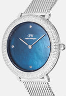 Reloj plateado con fregona azul esterlina con bisel cristalino