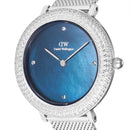 Reloj plateado con fregona azul esterlina con bisel cristalino