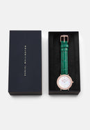 Reloj de oro rosa con bisel cristalino, cocodrilo verde, blanco y fregona