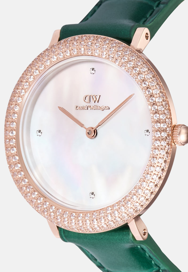 Reloj de oro rosa con bisel cristalino, cocodrilo verde, blanco y fregona