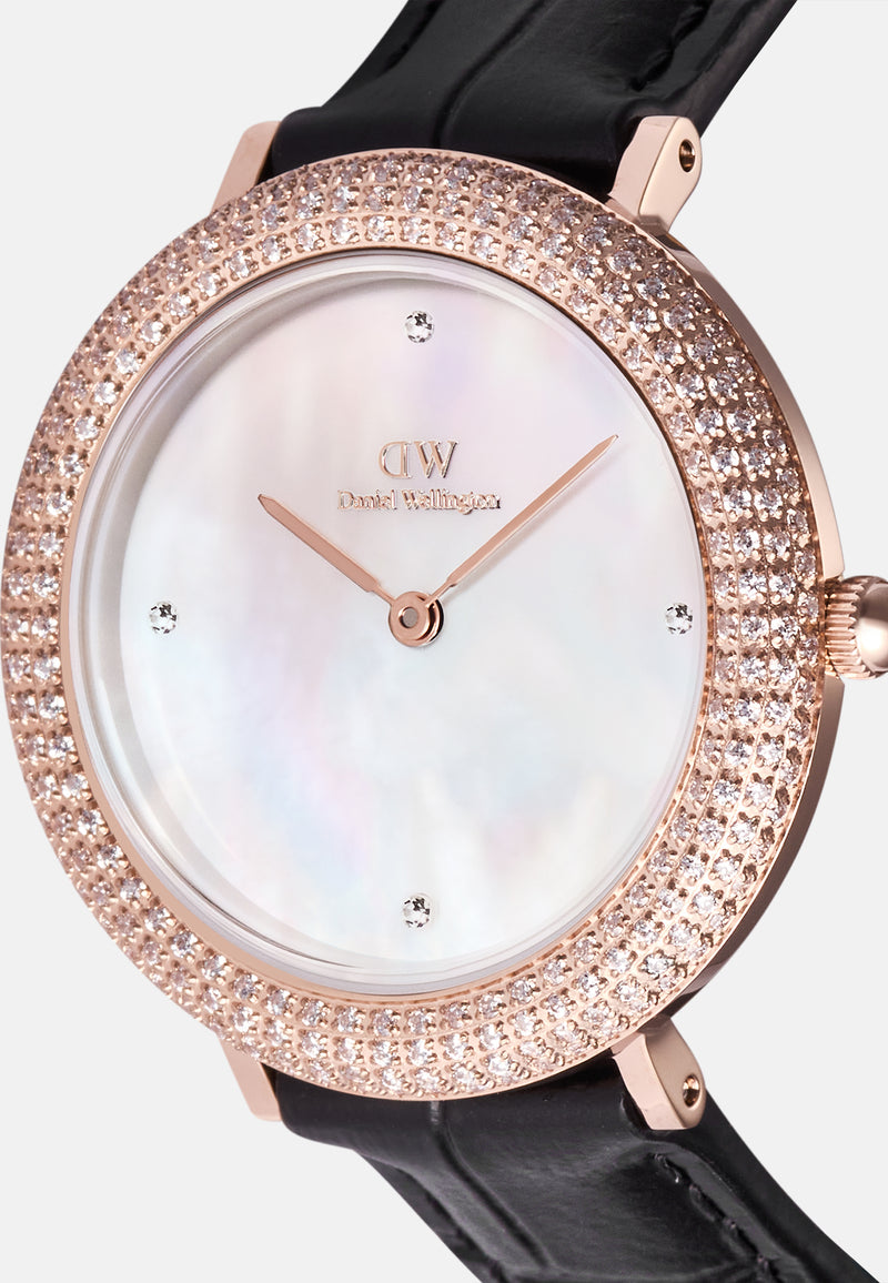Reloj de oro rosa con bisel cristalino, cocodrilo negro, blanco y fregona