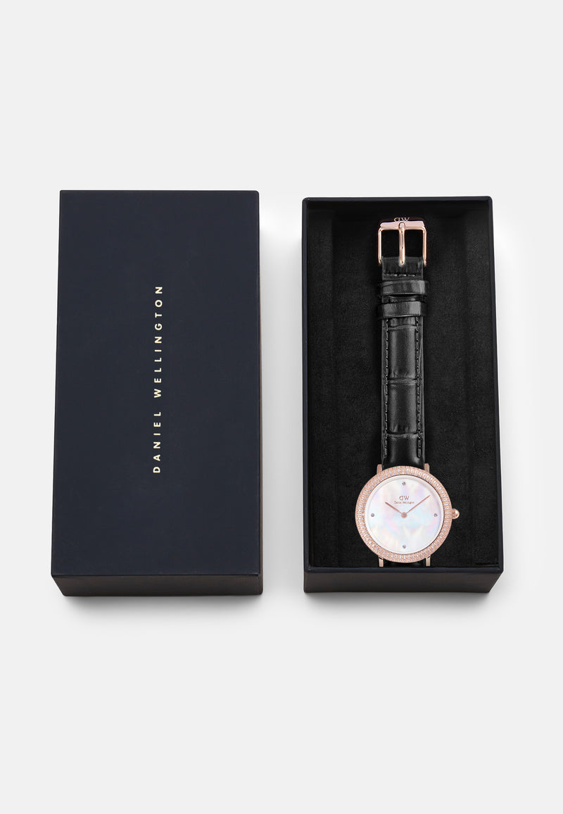 Reloj de oro rosa con bisel cristalino, cocodrilo negro, blanco y fregona