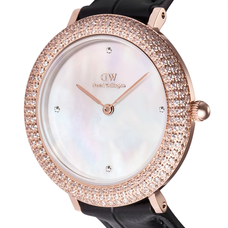 Reloj de oro rosa con bisel cristalino, cocodrilo negro, blanco y fregona