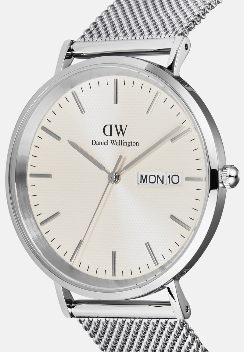 Reloj clásico de plata esterlina color champán con pantalla de día