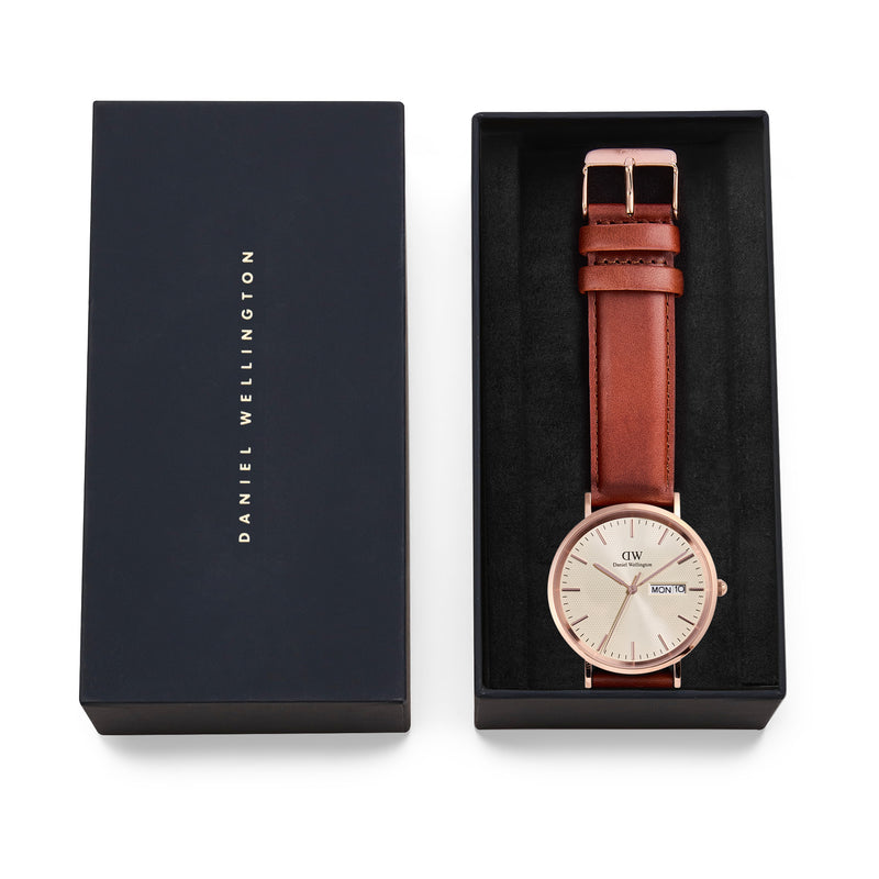 Reloj clásico de oro rosa champán St Mawes con pantalla de día