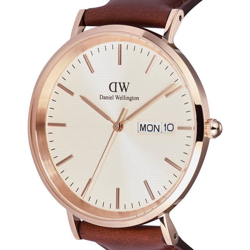Reloj clásico de oro rosa champán St Mawes con pantalla de día
