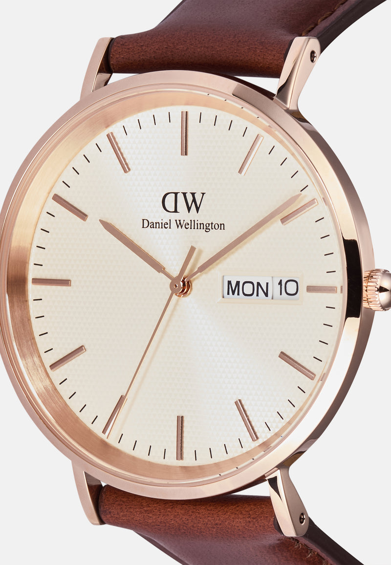 Reloj clásico de oro rosa champán St Mawes con pantalla de día