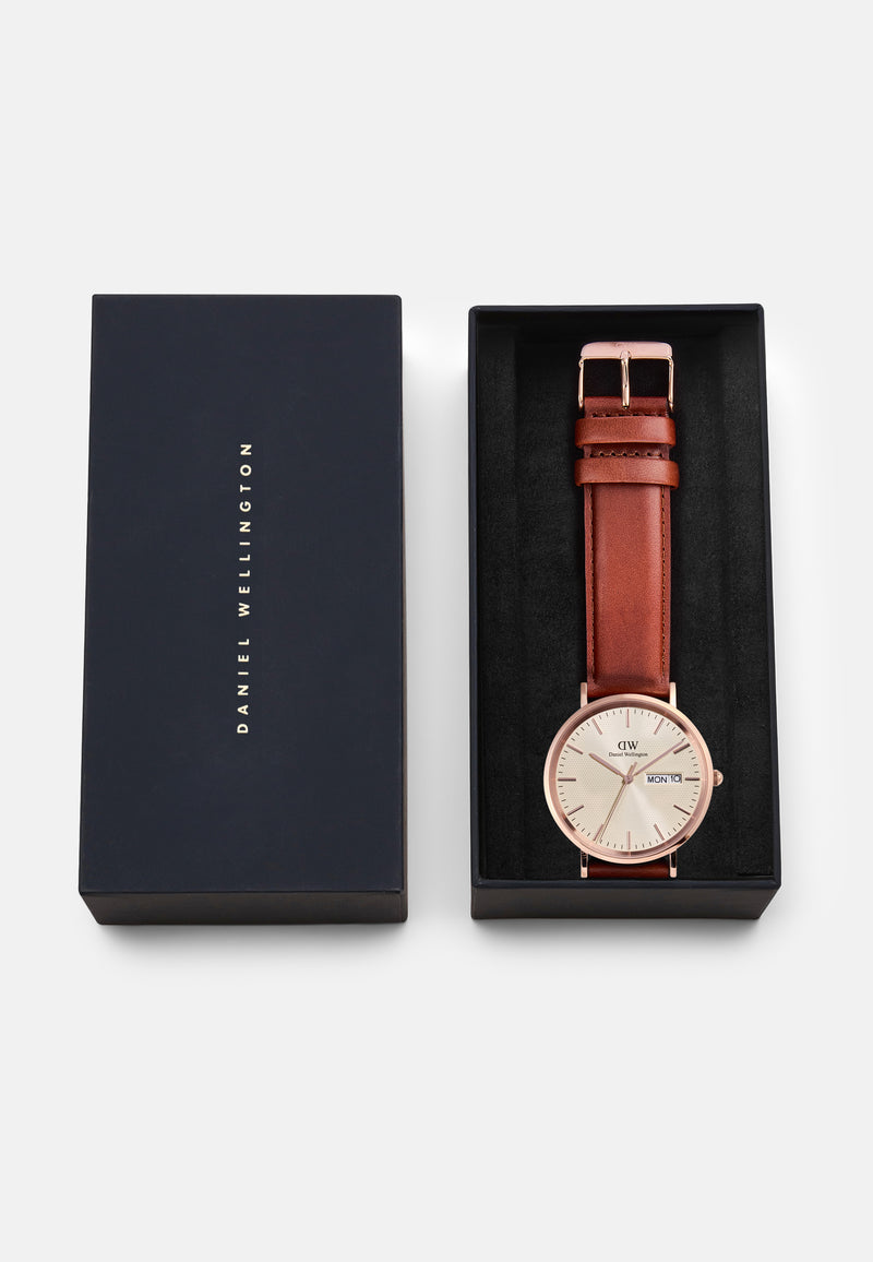 Reloj clásico de oro rosa champán St Mawes con pantalla de día