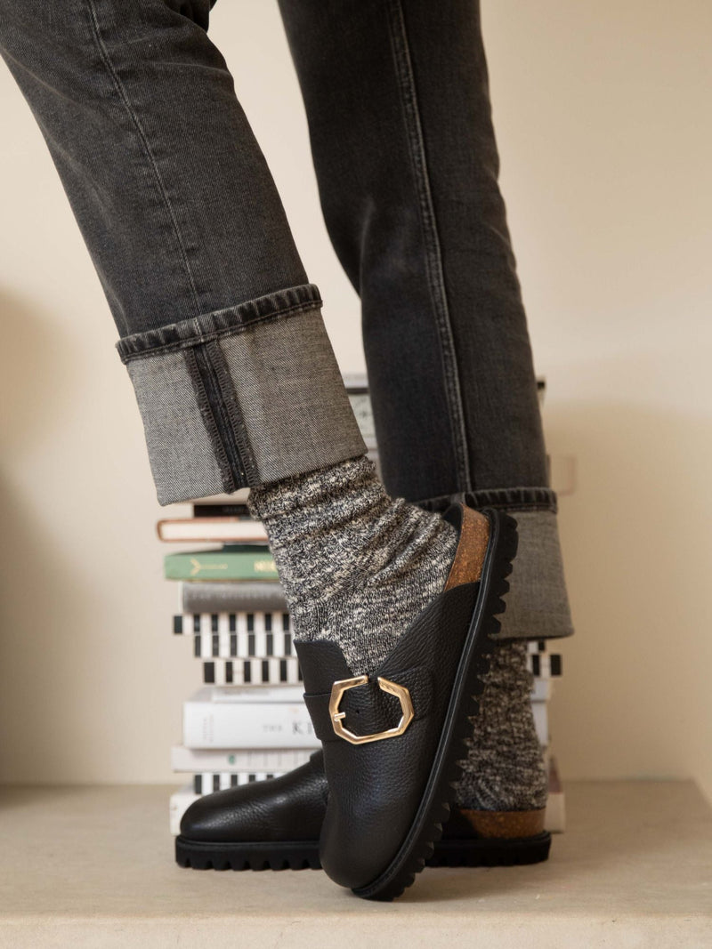 Zuecos negros de cuero Grisel