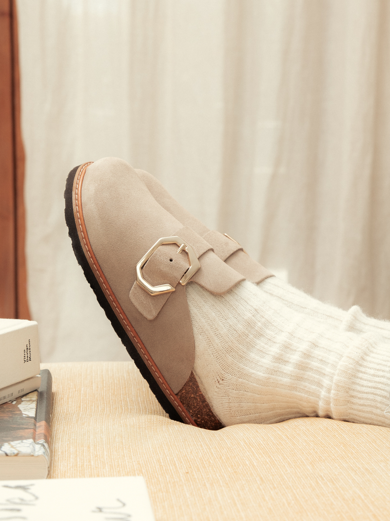 Zuecos grisel de piel de oveja y terciopelo color topo