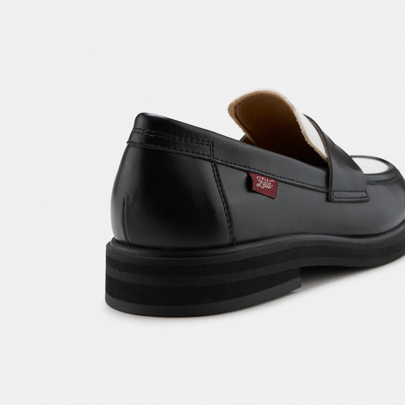 mocasines veganos blancos y negros