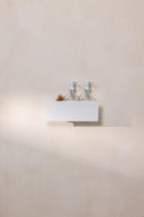 Conexión SHEA en Aluminio con botellas y varitas transparentes, diseño moderno y elegante.