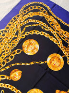 Foulard Céline – Chaînes Et Médaillons Dorés