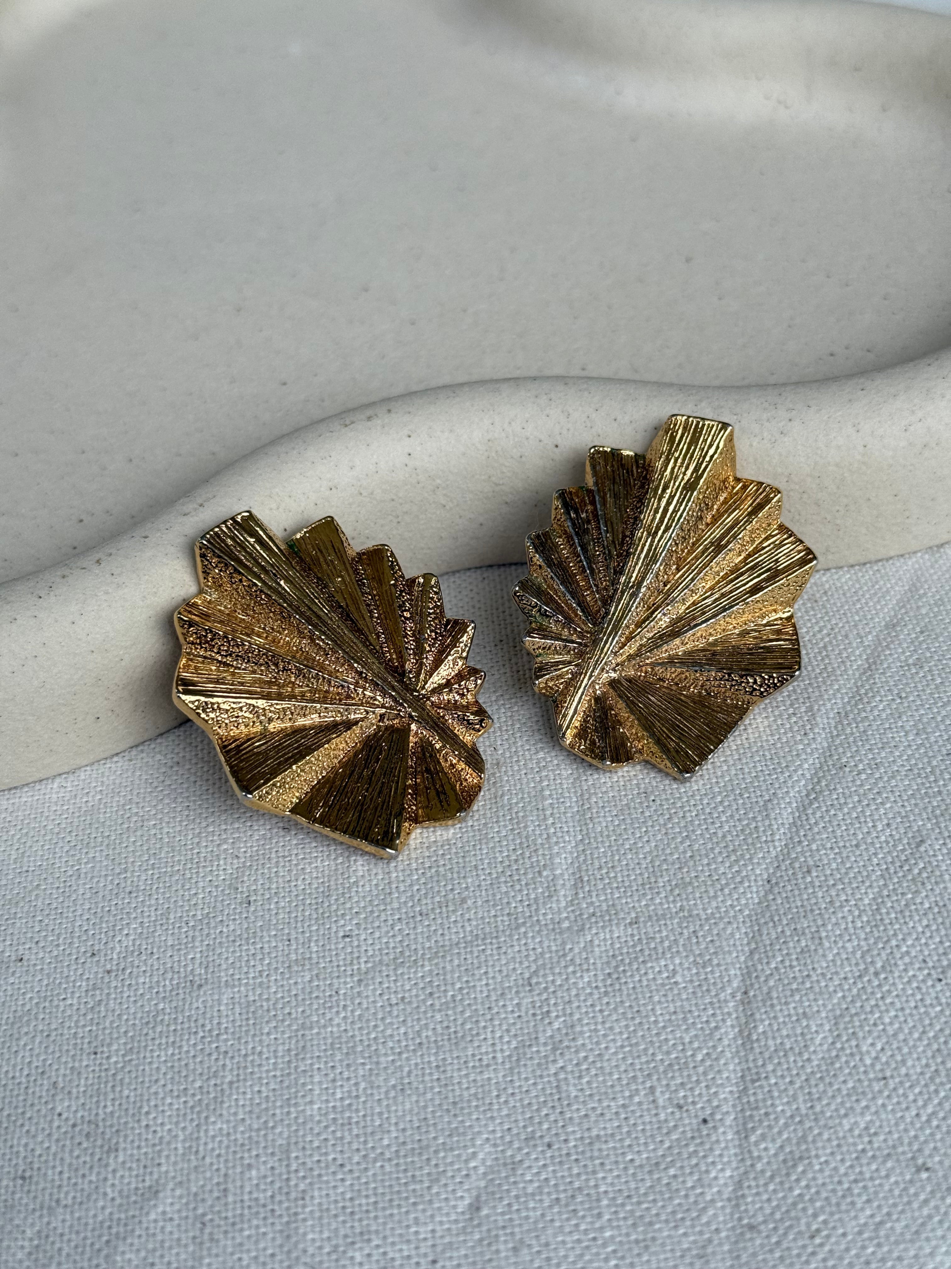 Boucles D’Oreilles Guy Laroche Vintage - Éventails Dorés Texturés