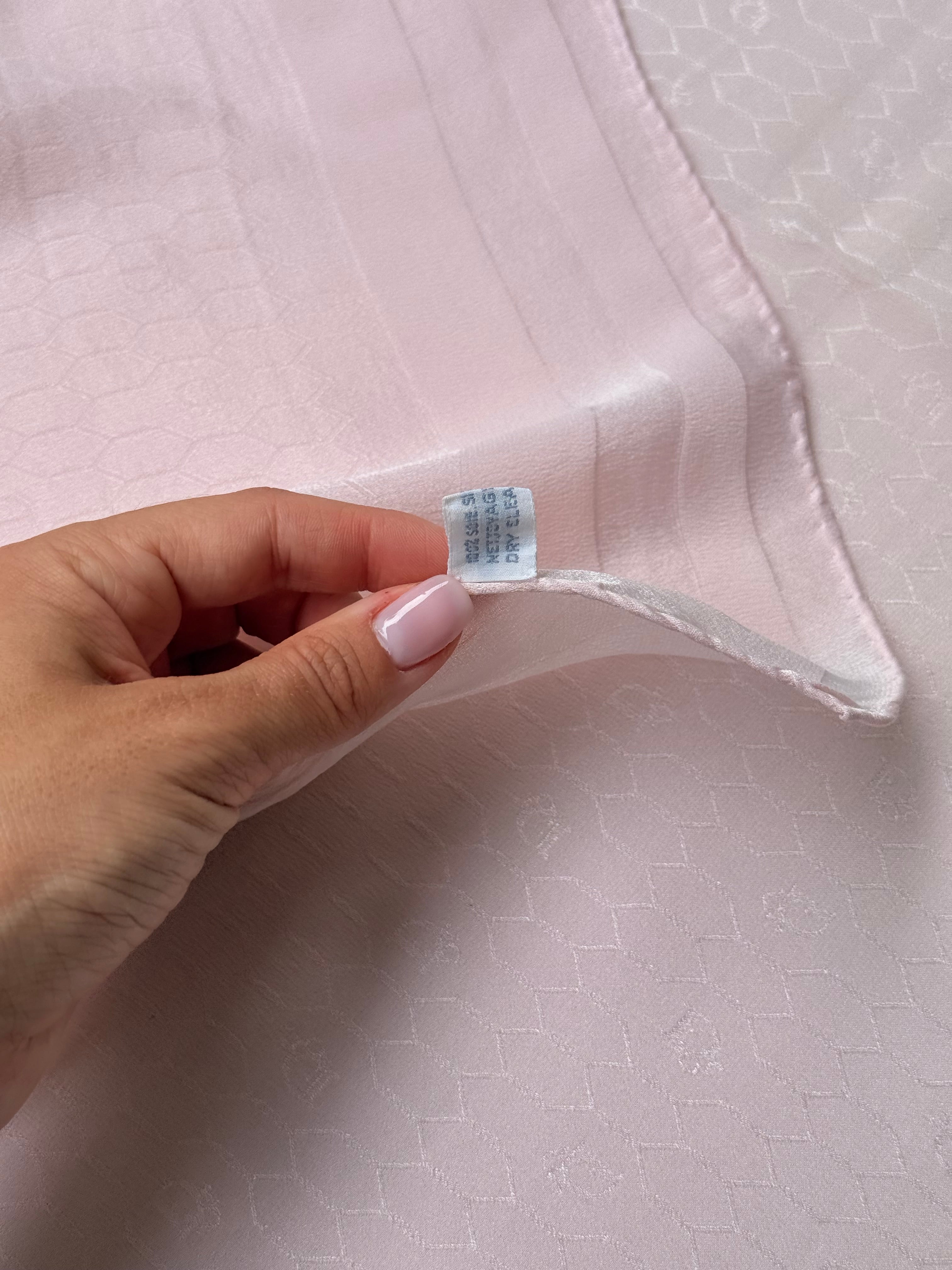 Bufanda Christian Dior vintage – Monograma tono sobre tono rosa