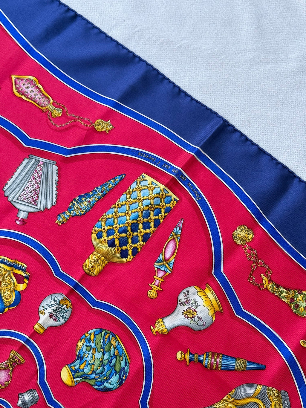 Bufanda Hermès – Modelo Flacons