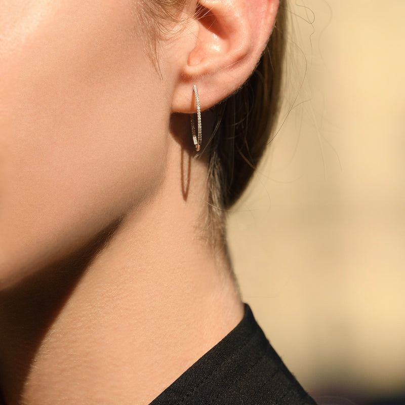 Boucles D'Oreilles "Créoles De Diamants" D0,25Ct/94 - Or Blanc 375/1000