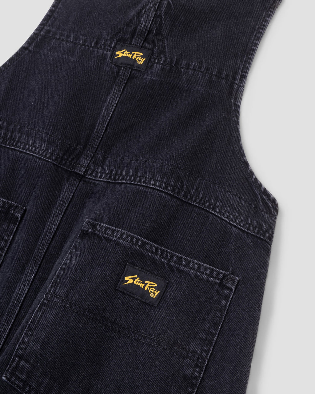 Babero Earls - Denim negro lavado a la piedra