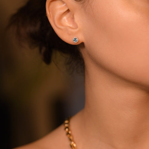 "Popi Cushion Blue Topaz" Earrings: Diamond: 0.07/32 + Topaz 0.6/2 - 18k White Gold