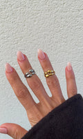 Embrace knuckle ring