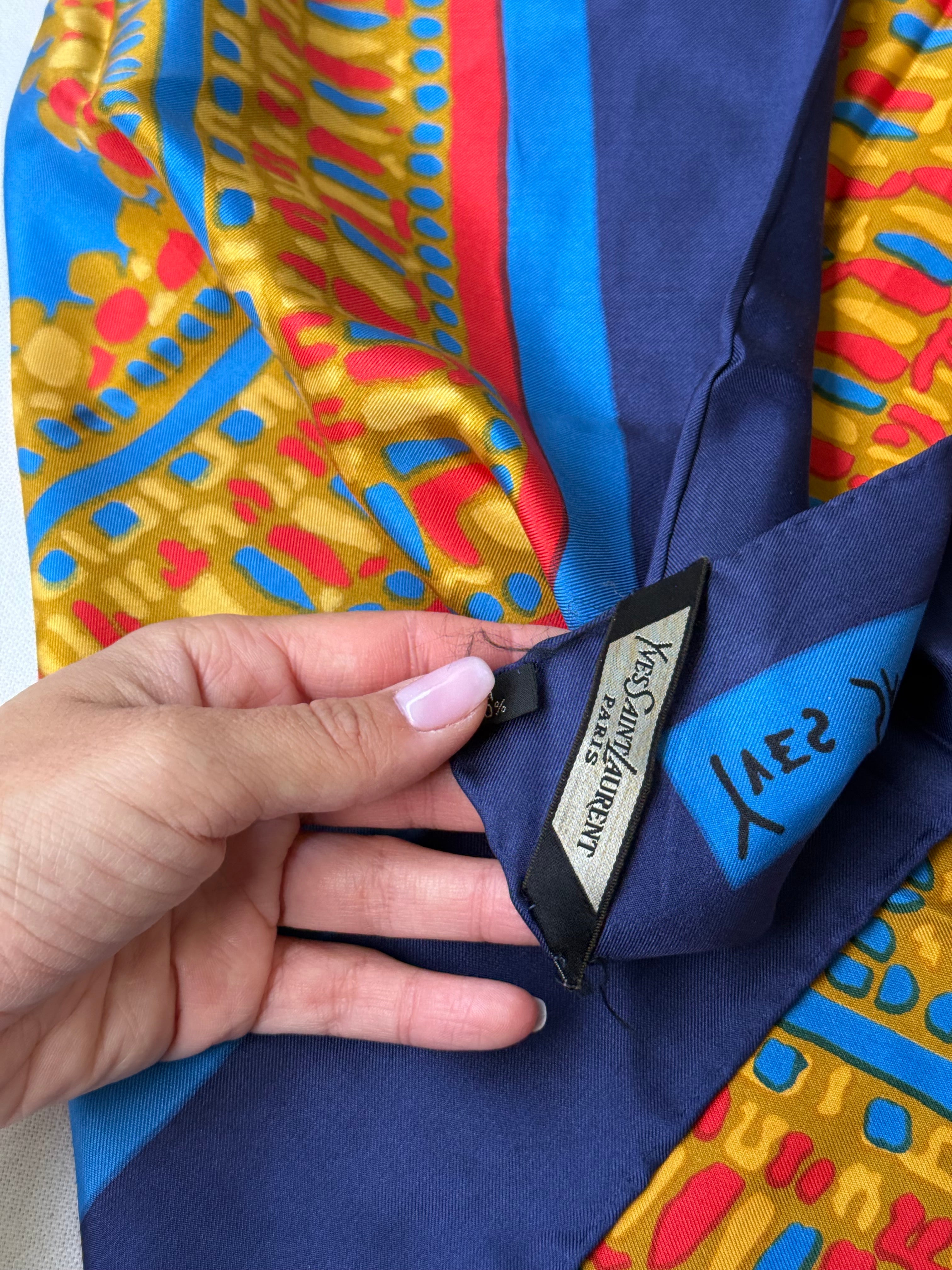 Bufanda Yves Saint Laurent – Estampados gráficos coloridos