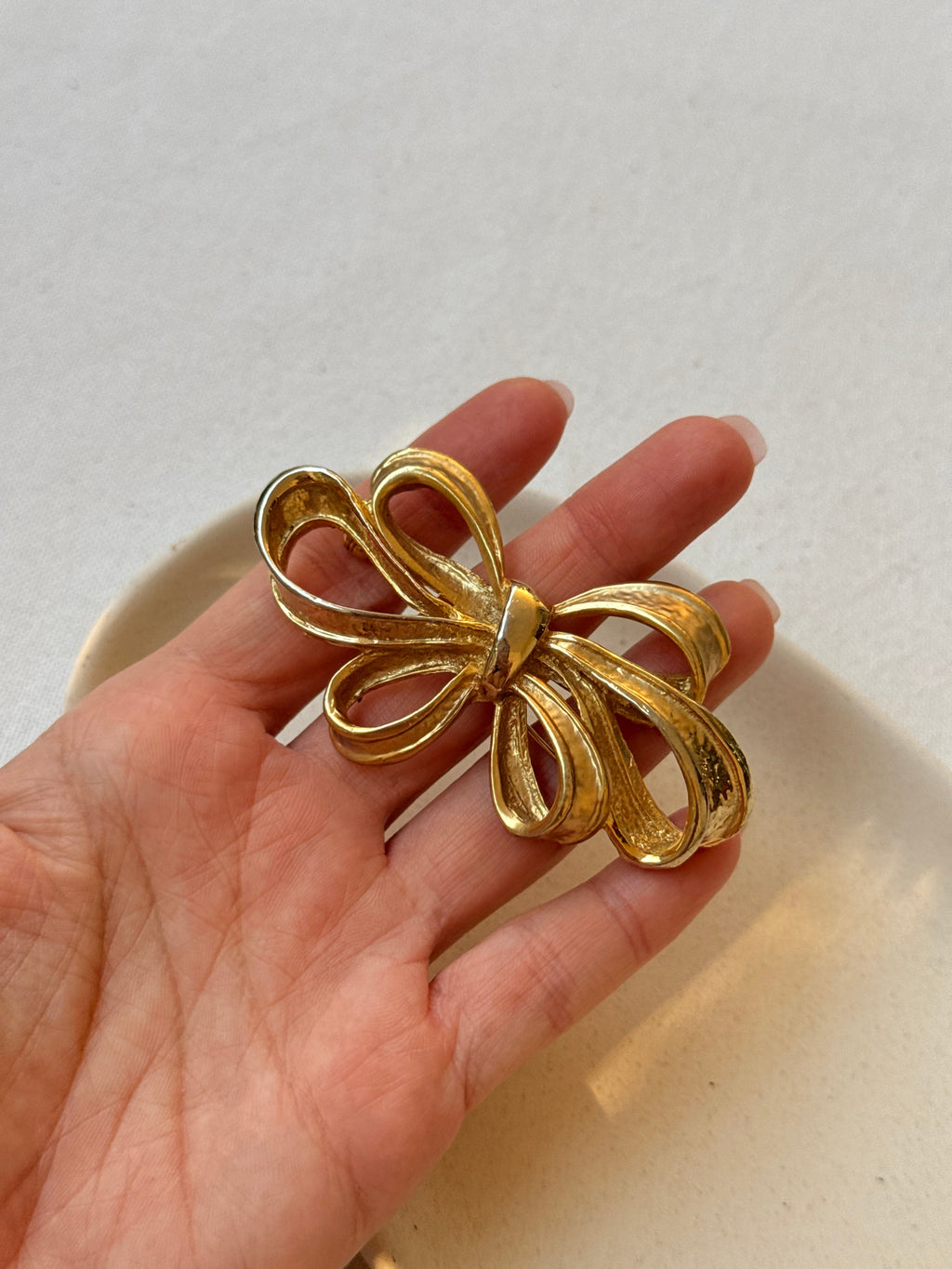Broche Vintage - Noeud Doré Sculptural