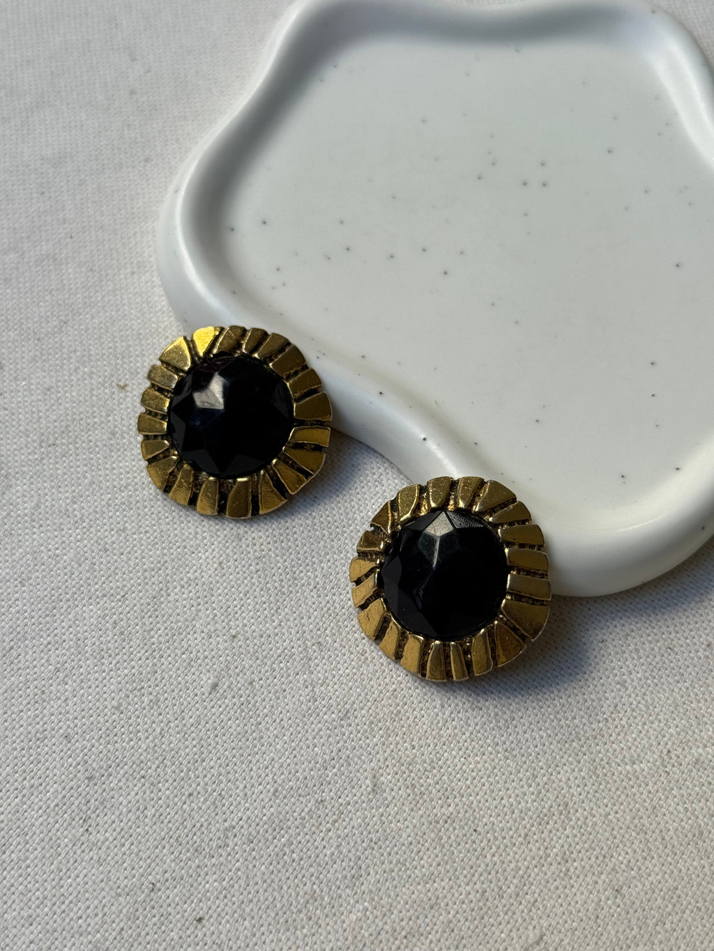 Boucles D’Oreilles Poggi Vintage - Rondes Dorées Et Cabochons Noirs