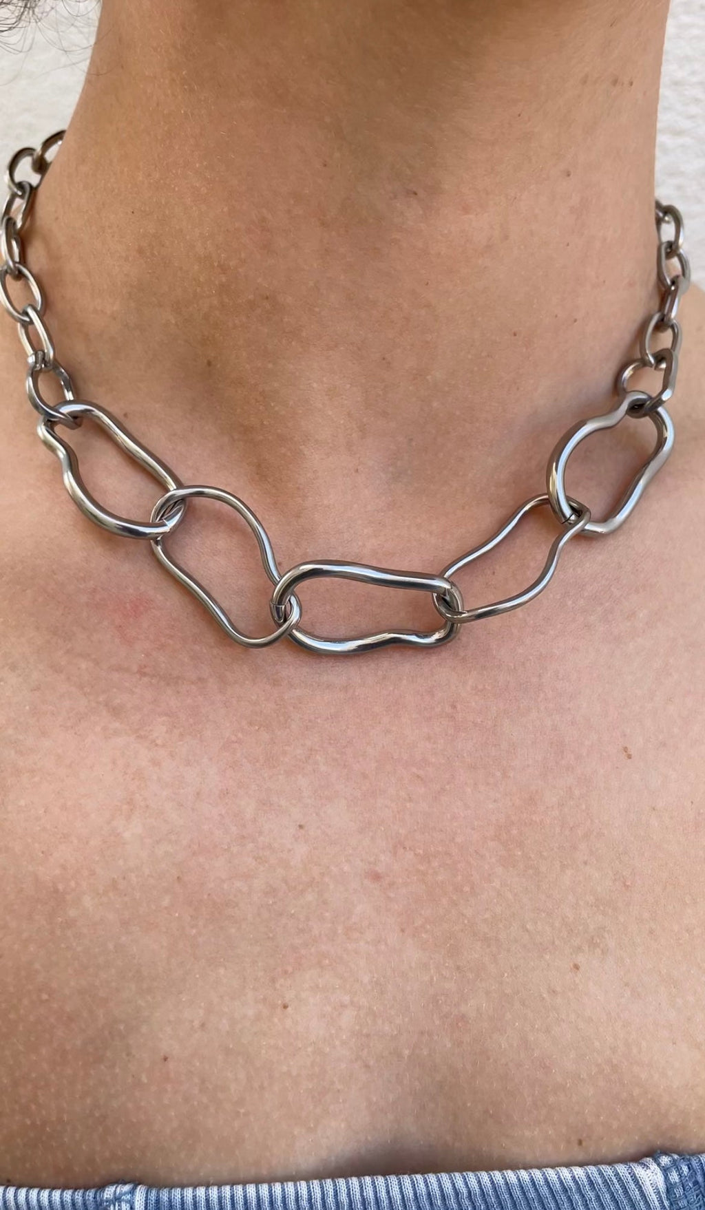 Outline Necklace